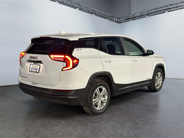 Used 2024 GMC Terrain SLE image 5