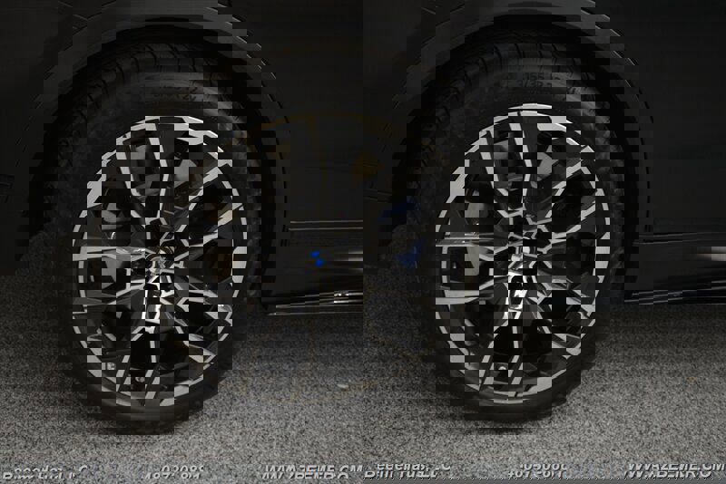 Used 2023 BMW X7 M60i w/ Climate Comfort Package image 46