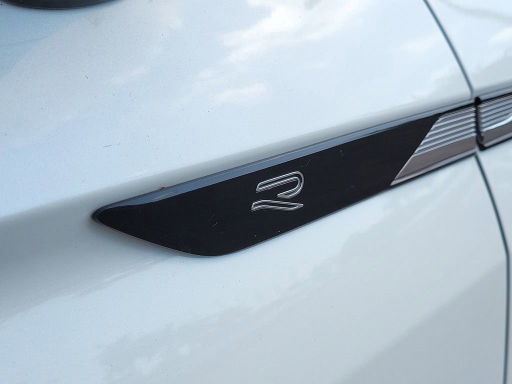Used 2024 Volkswagen Tiguan SEL R-Line image 7