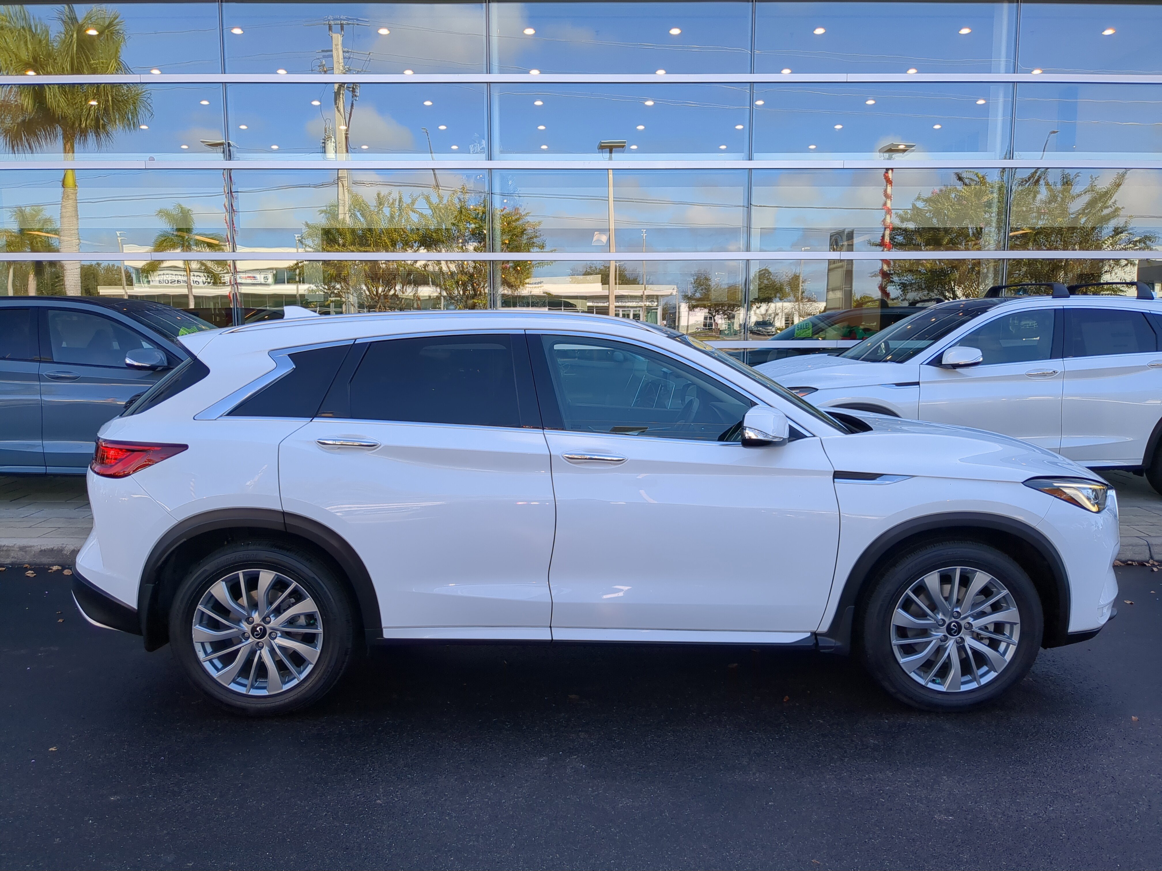 Certified 2023 INFINITI QX50 Luxe image 3