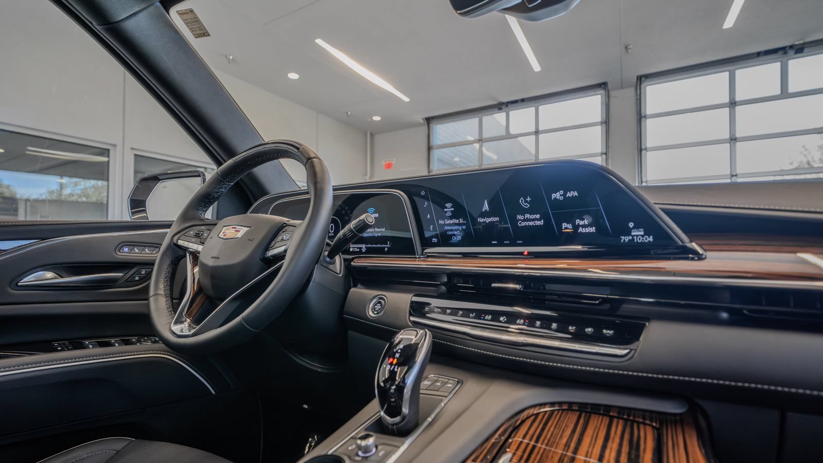 Used 2024 Cadillac Escalade Premium Luxury AWD/4WD image 19