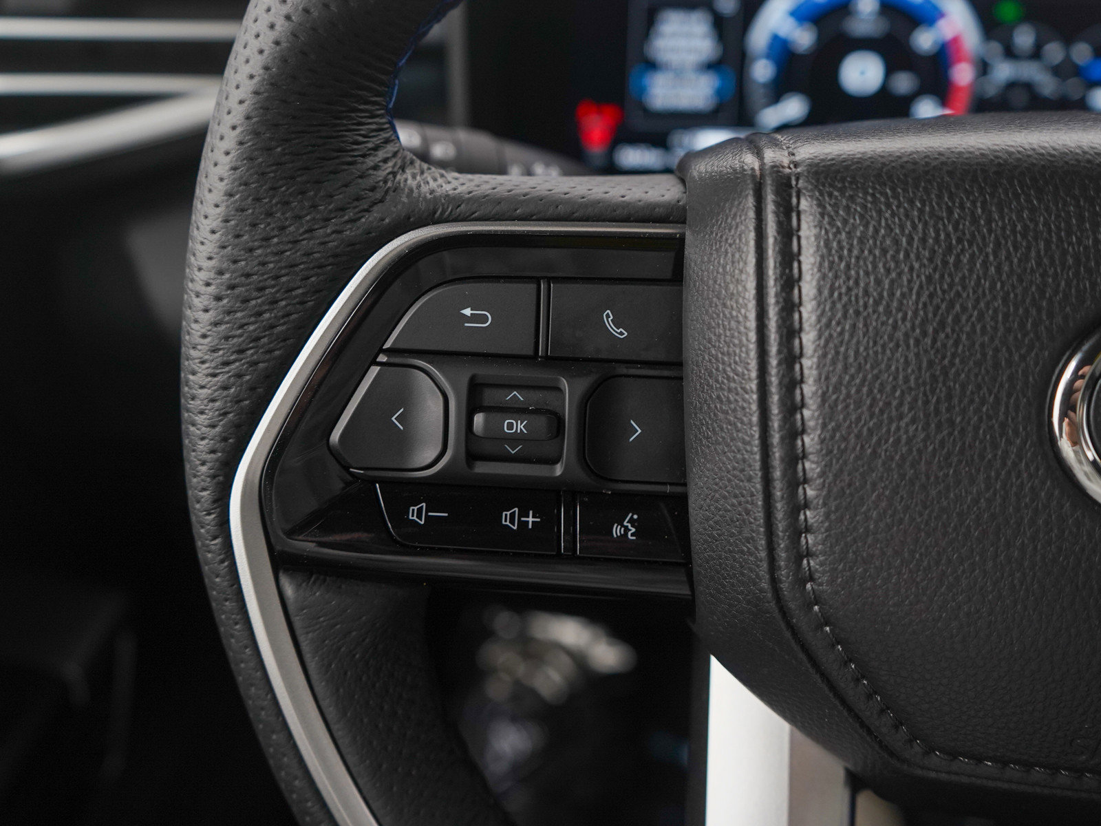 Used 2025 Toyota Sequoia Platinum image 27