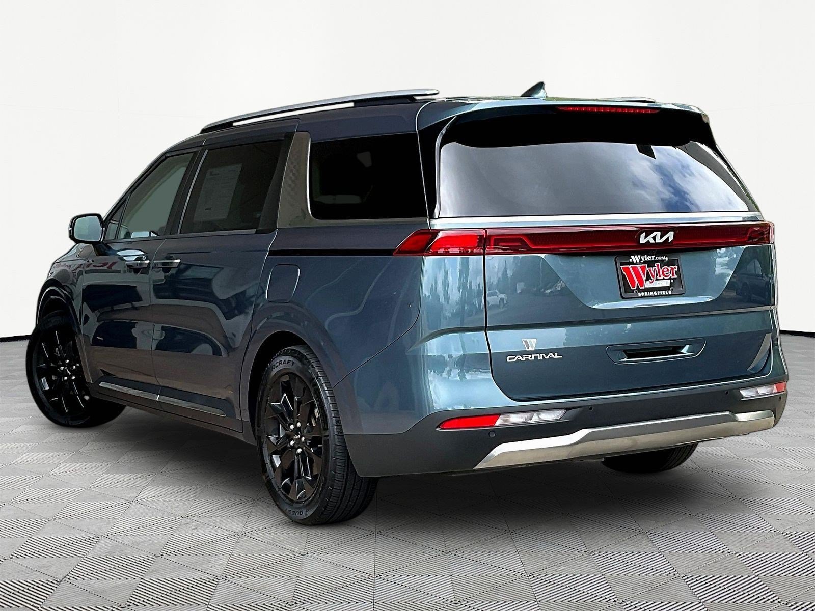 Used 2024 Kia Carnival SX Prestige FWD image 4