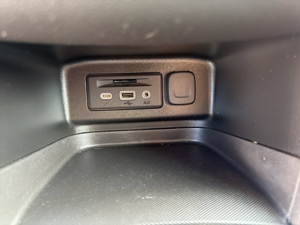 Used 2022 Chevrolet Equinox RS w/ Infotainment Package FWD image 29