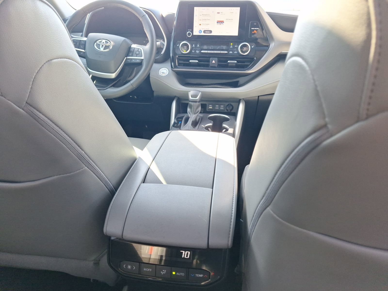 Used 2024 Toyota Highlander XLE FWD image 33