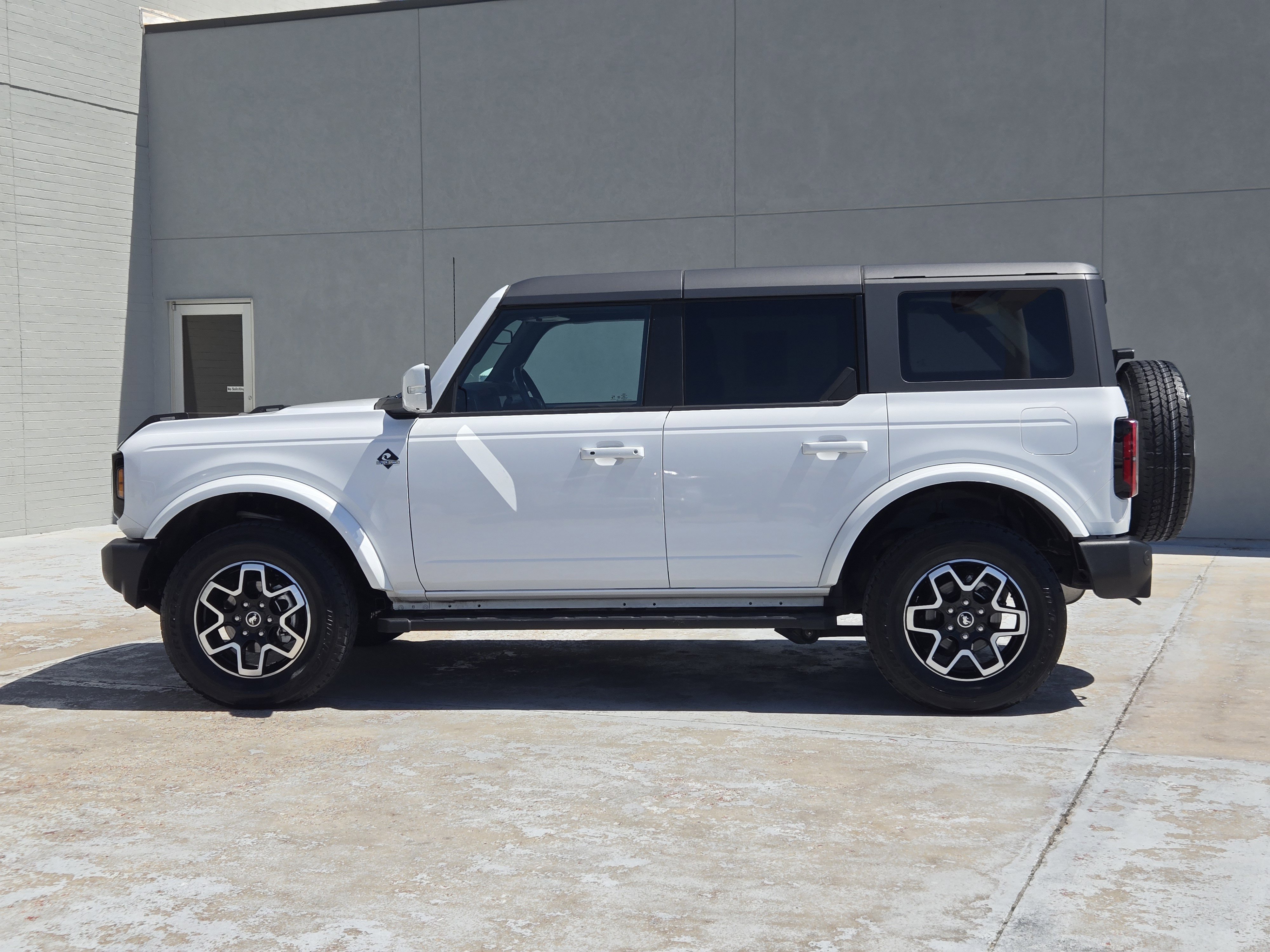 Used 2024 Ford Bronco Outer Banks image 5