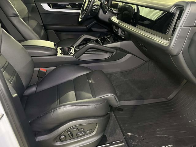 Certified 2025 Porsche Cayenne Coupe AWD/4WD image 24