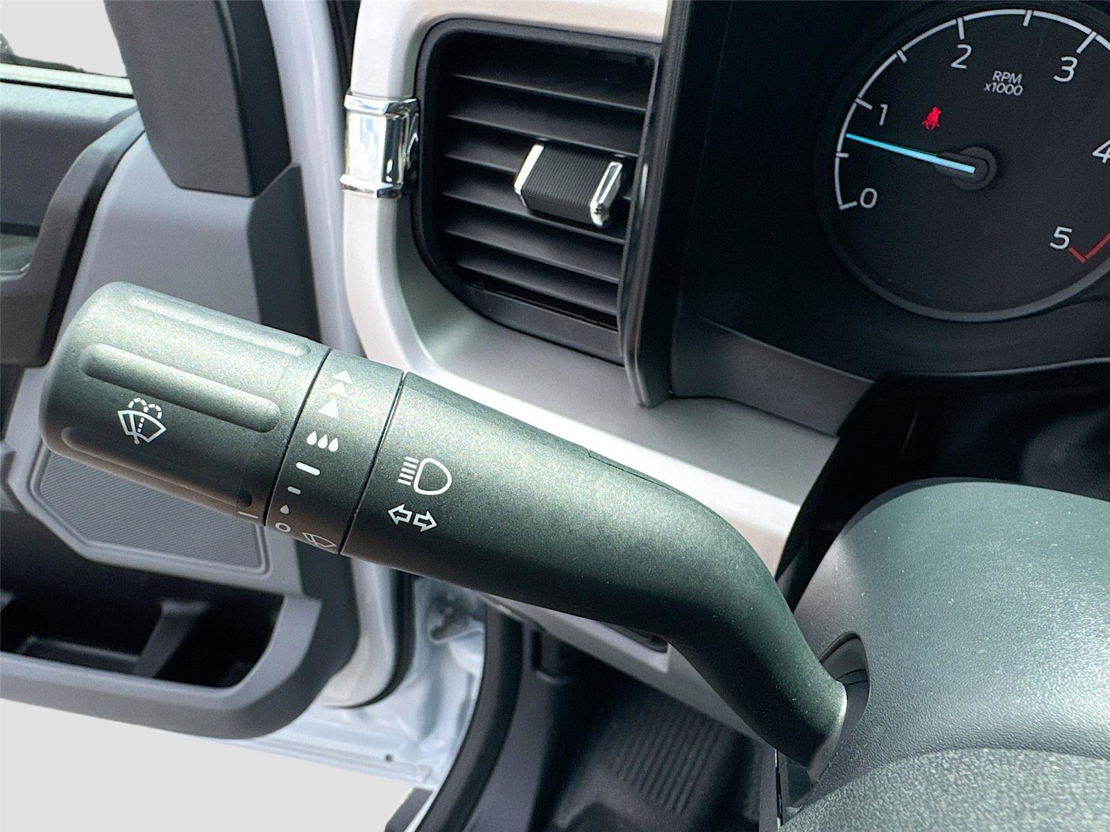 Used 2025 Ford F550 4x4 Crew Cab Super Duty image 5