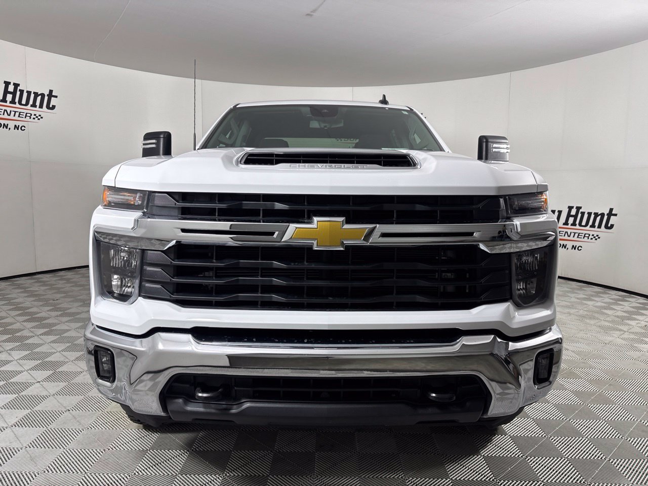 Used 2025 Chevrolet Silverado 2500 LT w/ Convenience Package AWD/4WD image 2