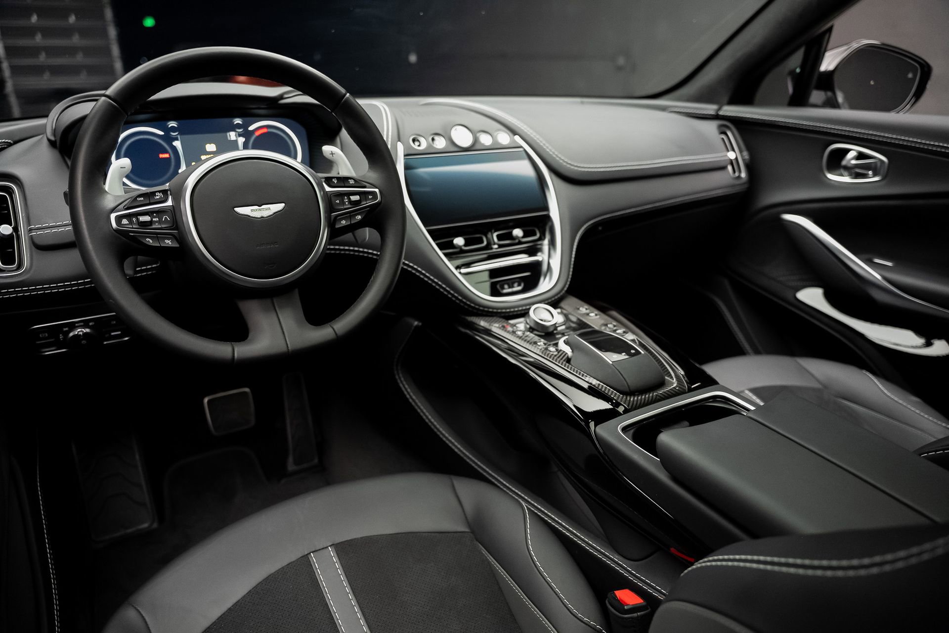Used 2023 Aston Martin DBX 707 AWD/4WD image 2