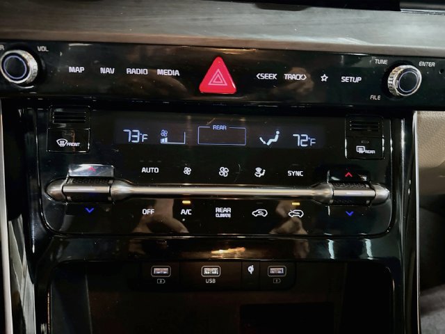 Certified 2023 Kia Carnival EX FWD image 23