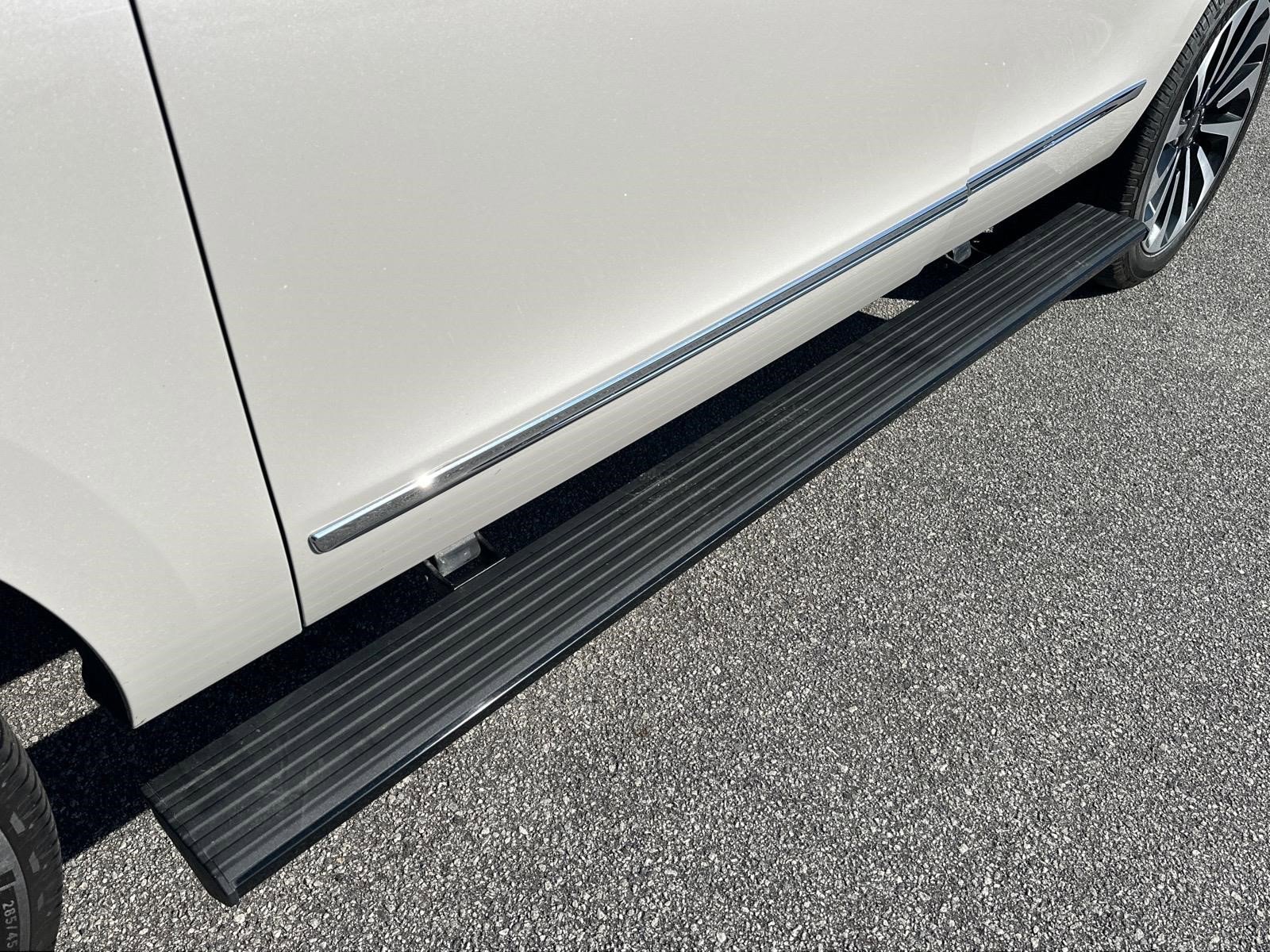Used 2024 Lincoln Navigator Reserve AWD/4WD image 9