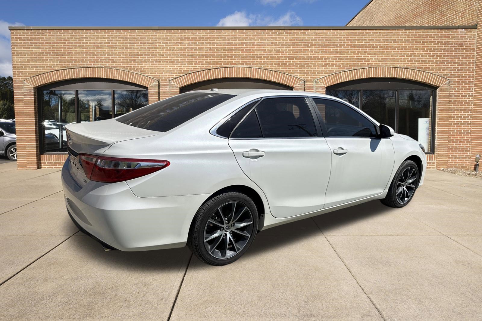 Used 2016 Toyota Camry XSE FWD image 3