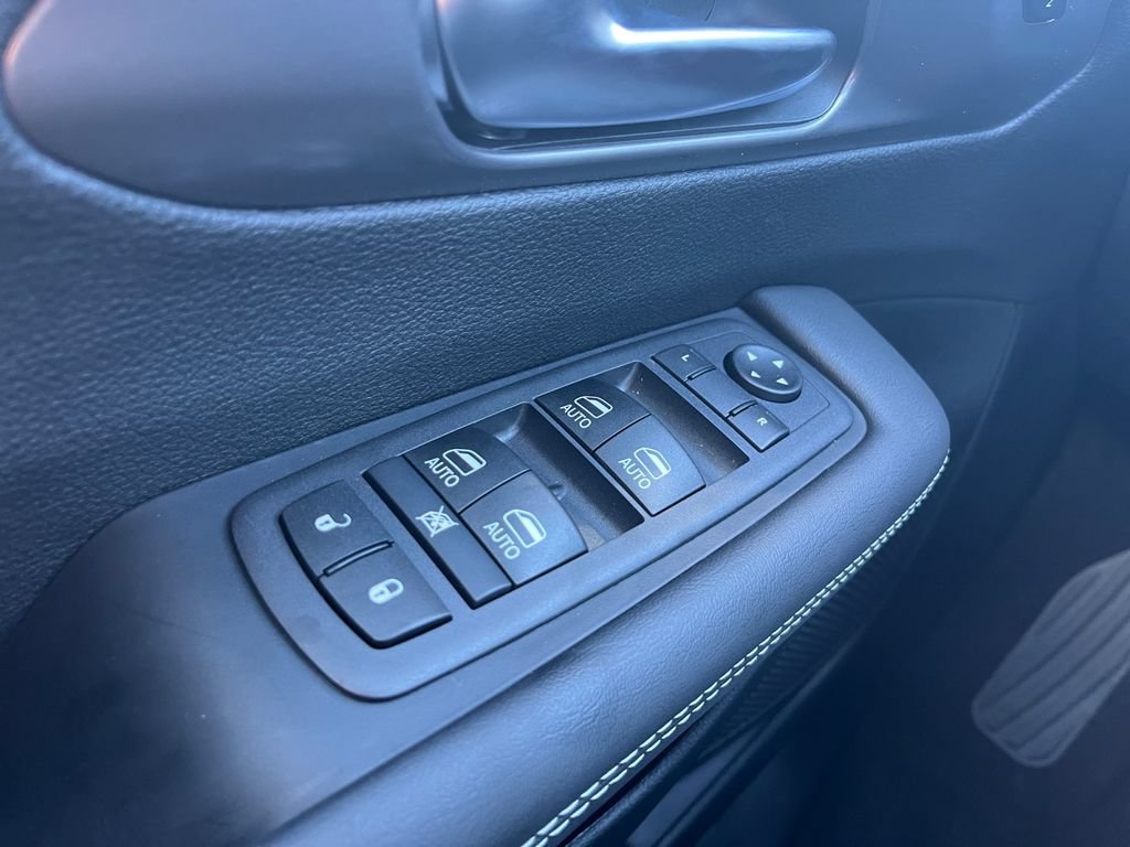 New 2026 Chrysler Pacifica Select FWD image 7
