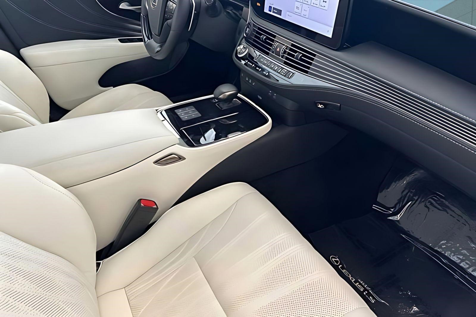 Used 2024 Lexus LS 500 w/ Interior Upgrade Package image 13