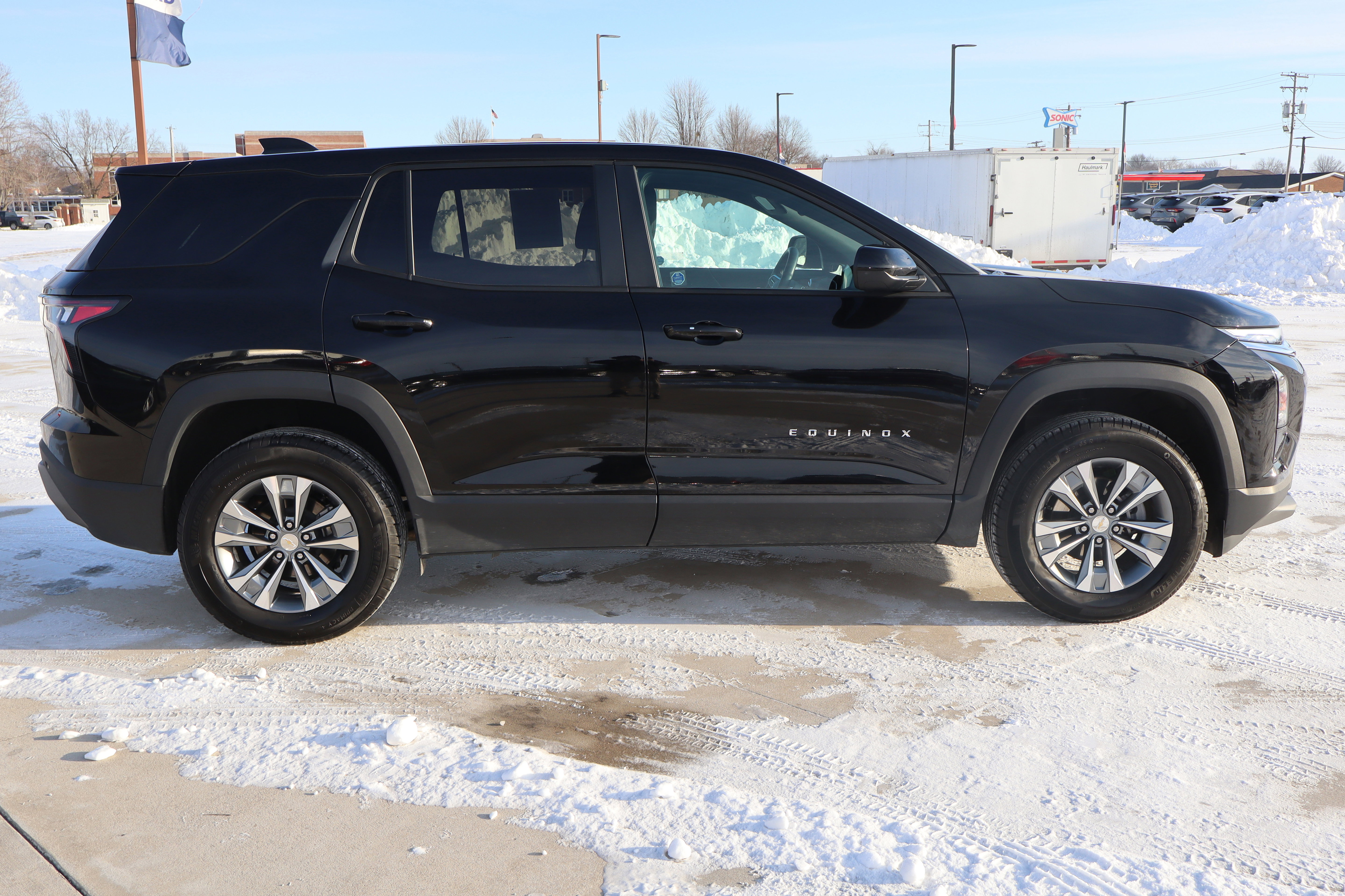 Used 2025 Chevrolet Equinox LT AWD/4WD image 5