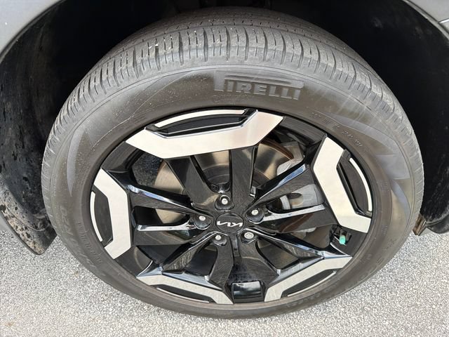 Used 2025 Kia Telluride EX w/ EX Captain's Chair Package FWD image 12