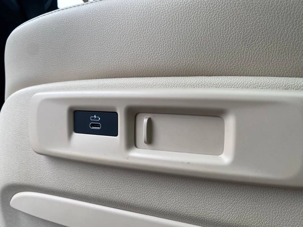 Used 2022 BMW X7 xDrive40i w/ Luxury Seating Package image 30