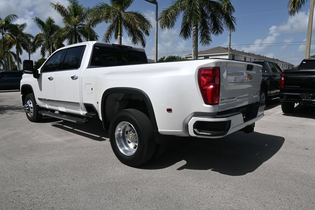 Used 2025 Chevrolet Silverado 3500 High Country w/ High Country Premium Package AWD/4WD image 9
