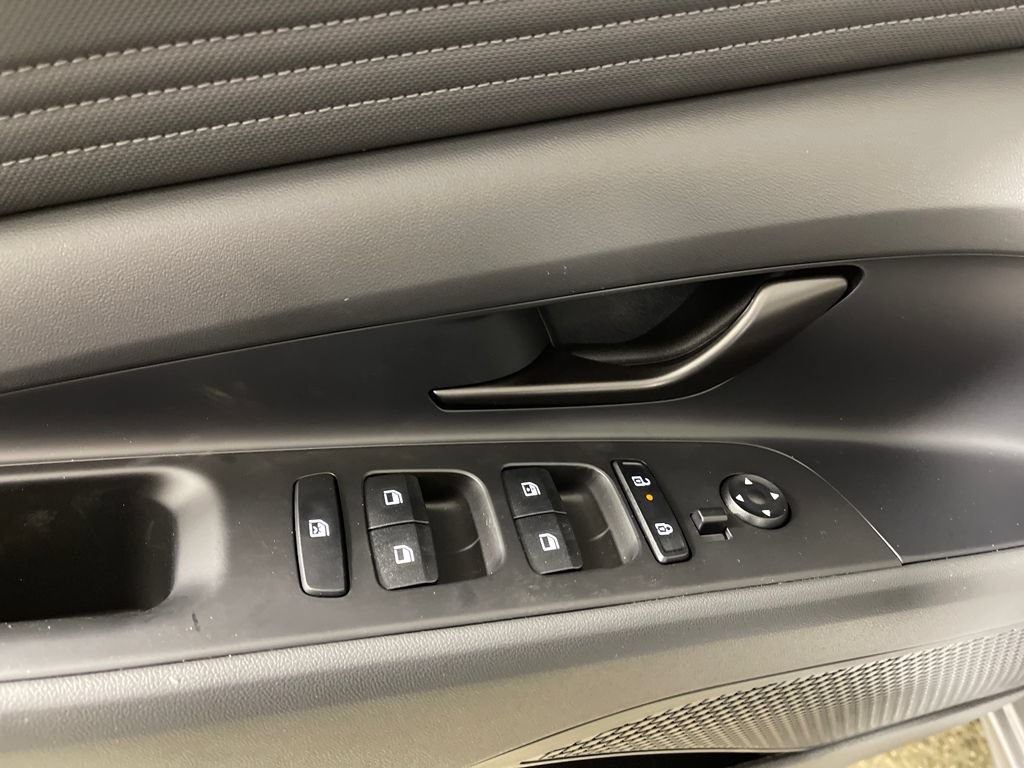 New 2026 Hyundai Elantra Sport FWD image 18