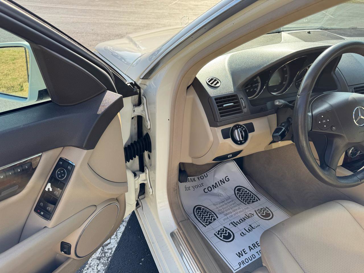 Used 2010 Mercedes-Benz C 300 Sedan image 27