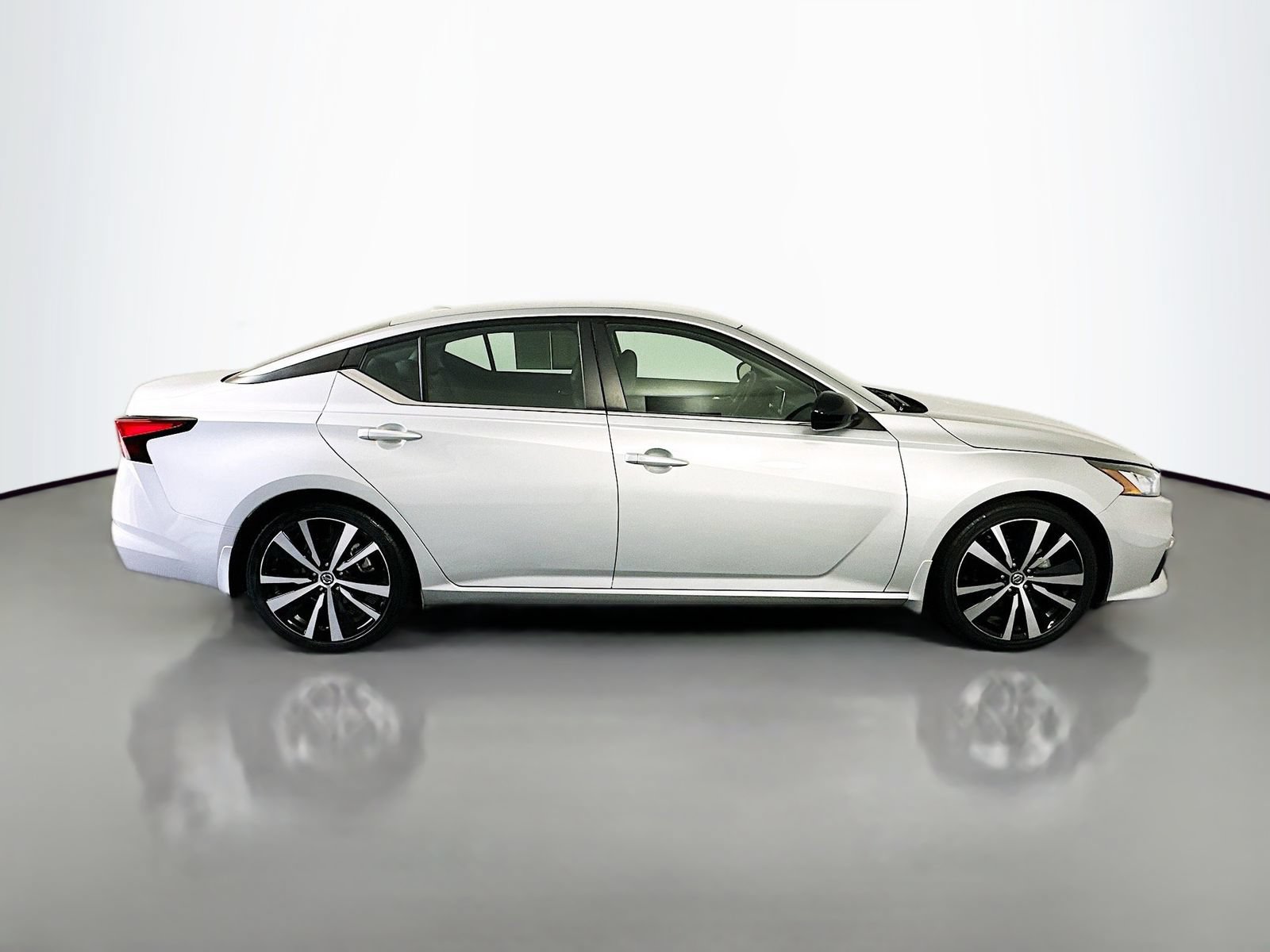 Used 2022 Nissan Altima 2.5 SR FWD image 8