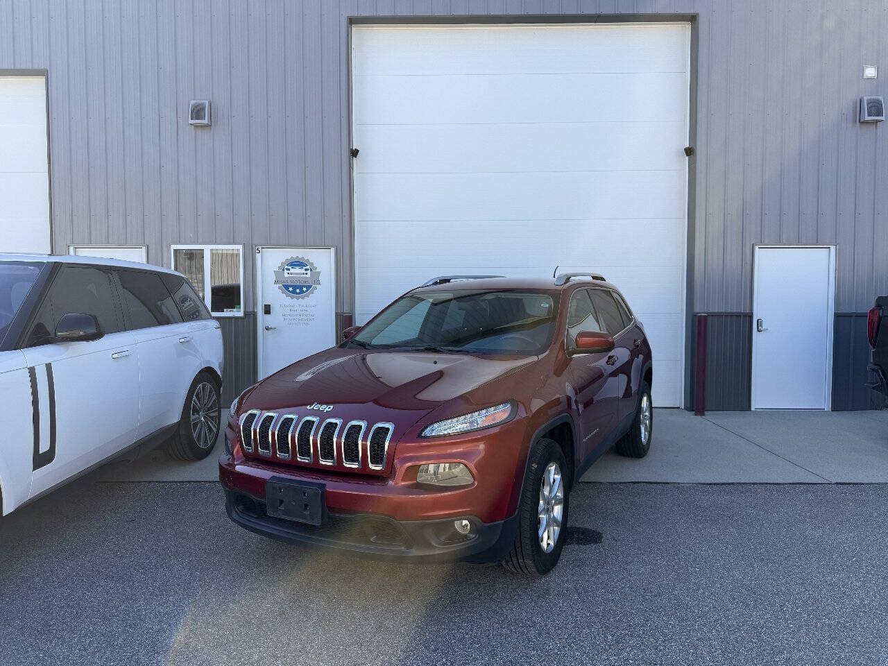 Used 2014 Jeep Cherokee Latitude w/ Comfort/Convenience Group AWD/4WD image 1