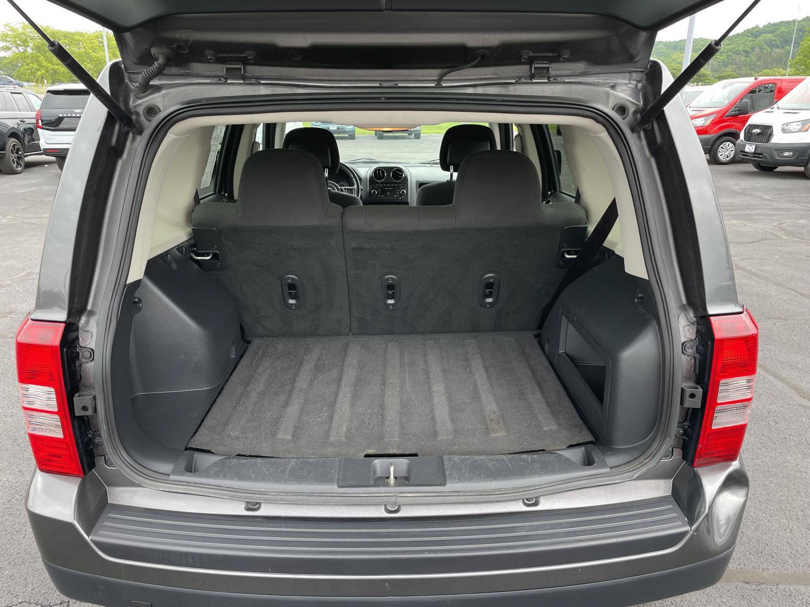 Used 2017 Jeep Patriot Latitude AWD/4WD image 26