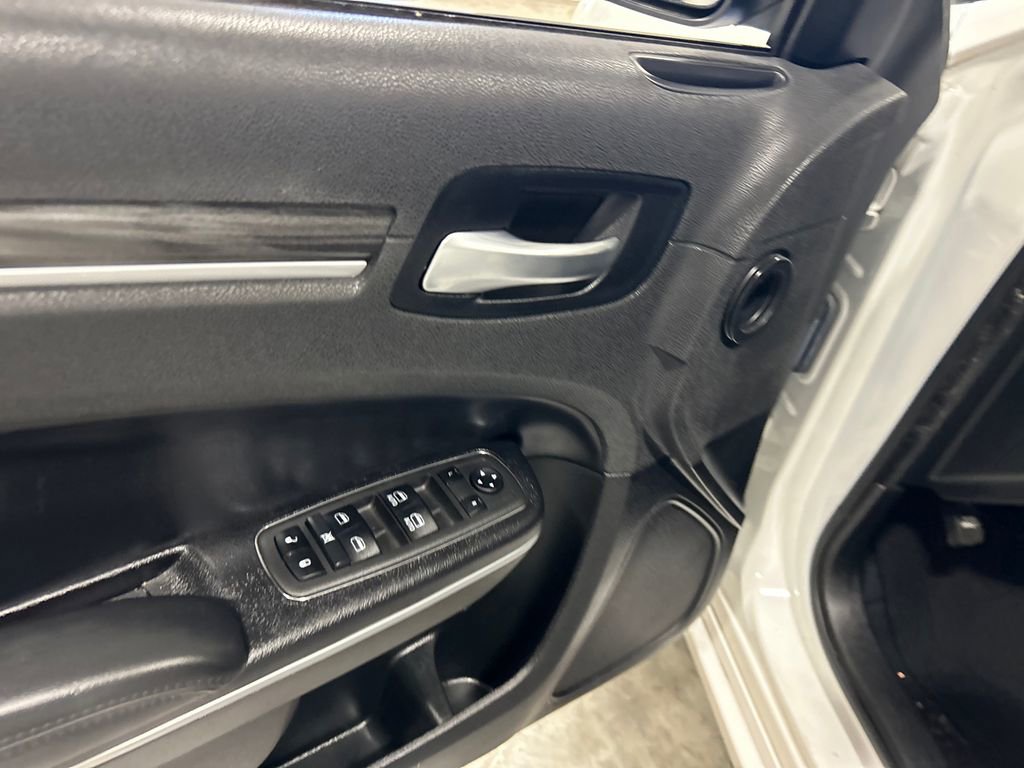 Used 2022 Chrysler 300 Touring w/ Sport Appearance Package image 14