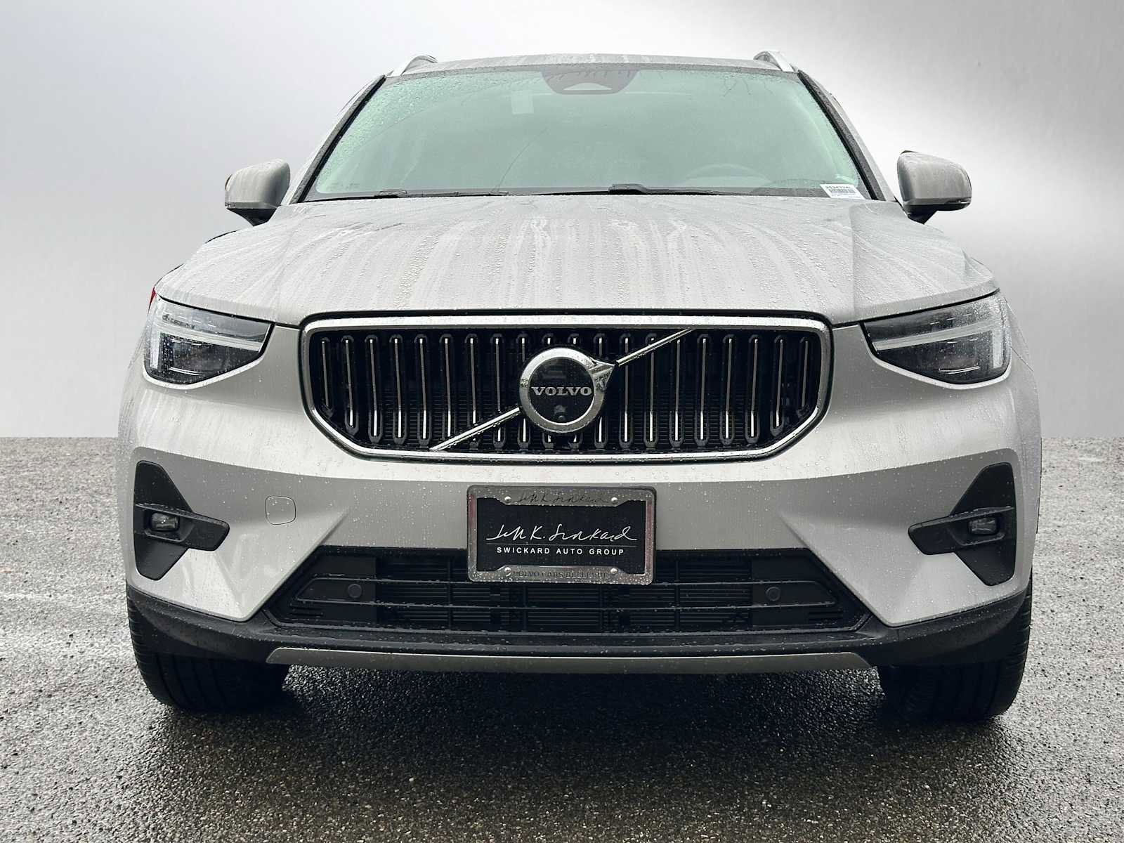 Used 2025 Volvo XC40 B5 Plus w/ Climate Package image 8