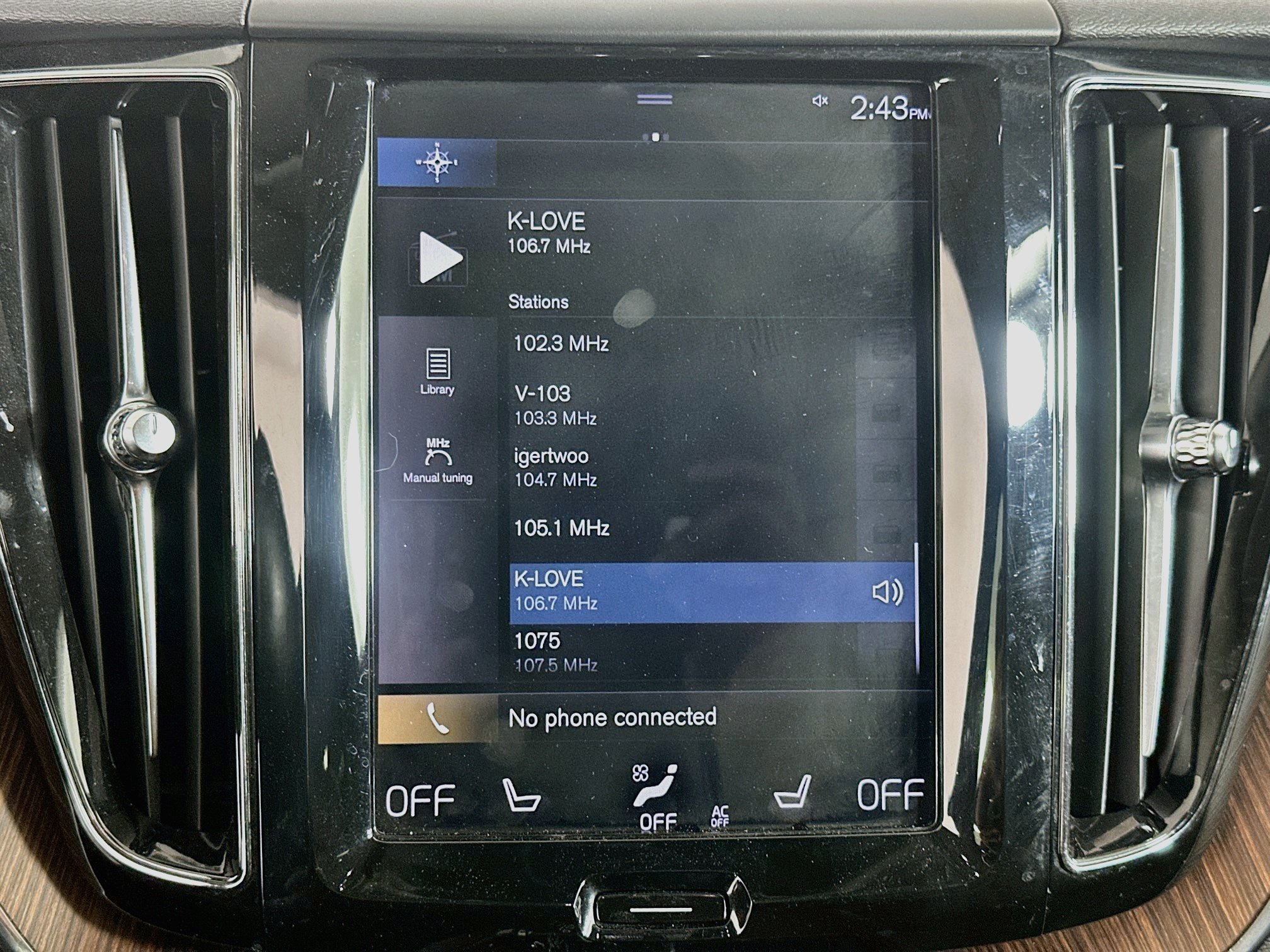 Used 2019 Volvo XC60 T5 Momentum w/ Multimedia Package FWD image 21