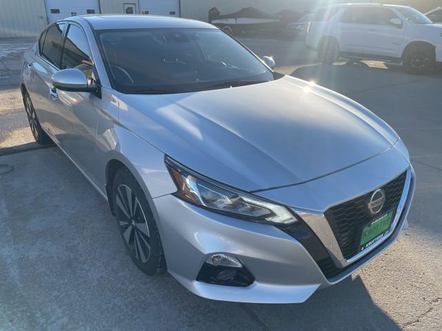 Used 2020 Nissan Altima 2.5 SV image 2