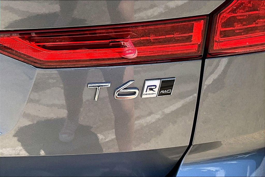Used 2018 Volvo XC60 T6 R-Design w/ Convenience Package AWD/4WD image 23