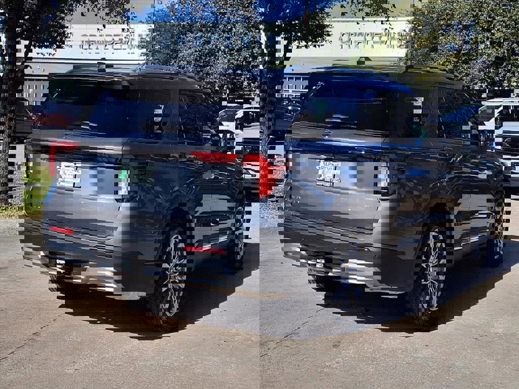 New 2026 Ford Explorer Platinum image 4