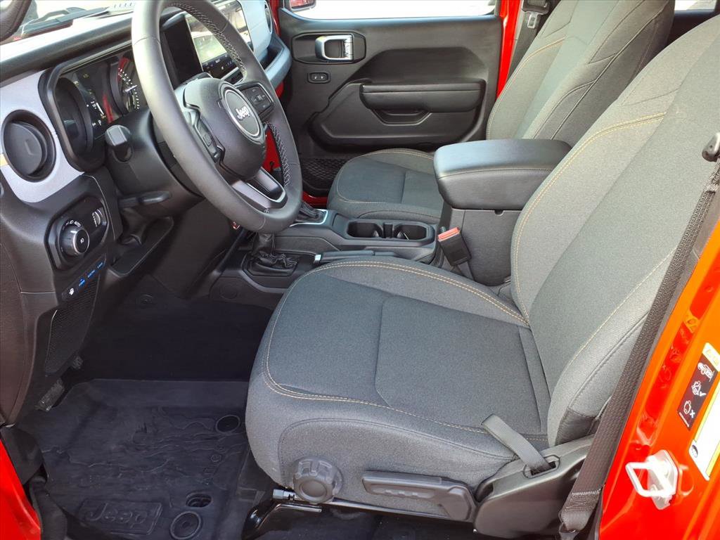 Used 2025 Jeep Wrangler Willys image 5