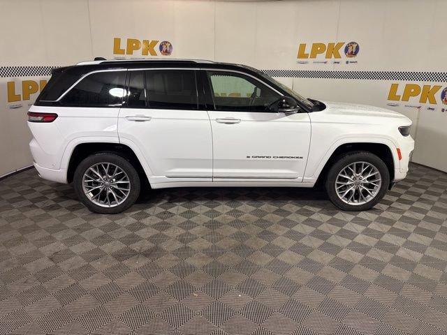 Used 2022 Jeep Grand Cherokee Summit w/ Luxury Tech Group V image 2