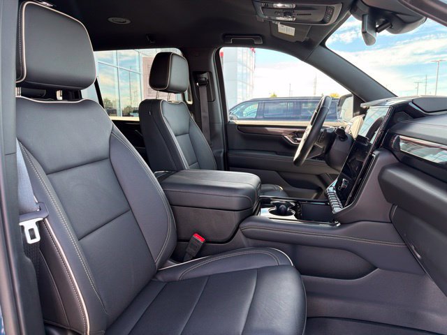 Used 2025 GMC Yukon XL Elevation AWD/4WD image 32