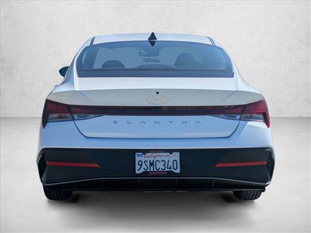 Certified 2025 Hyundai Elantra SE image 7