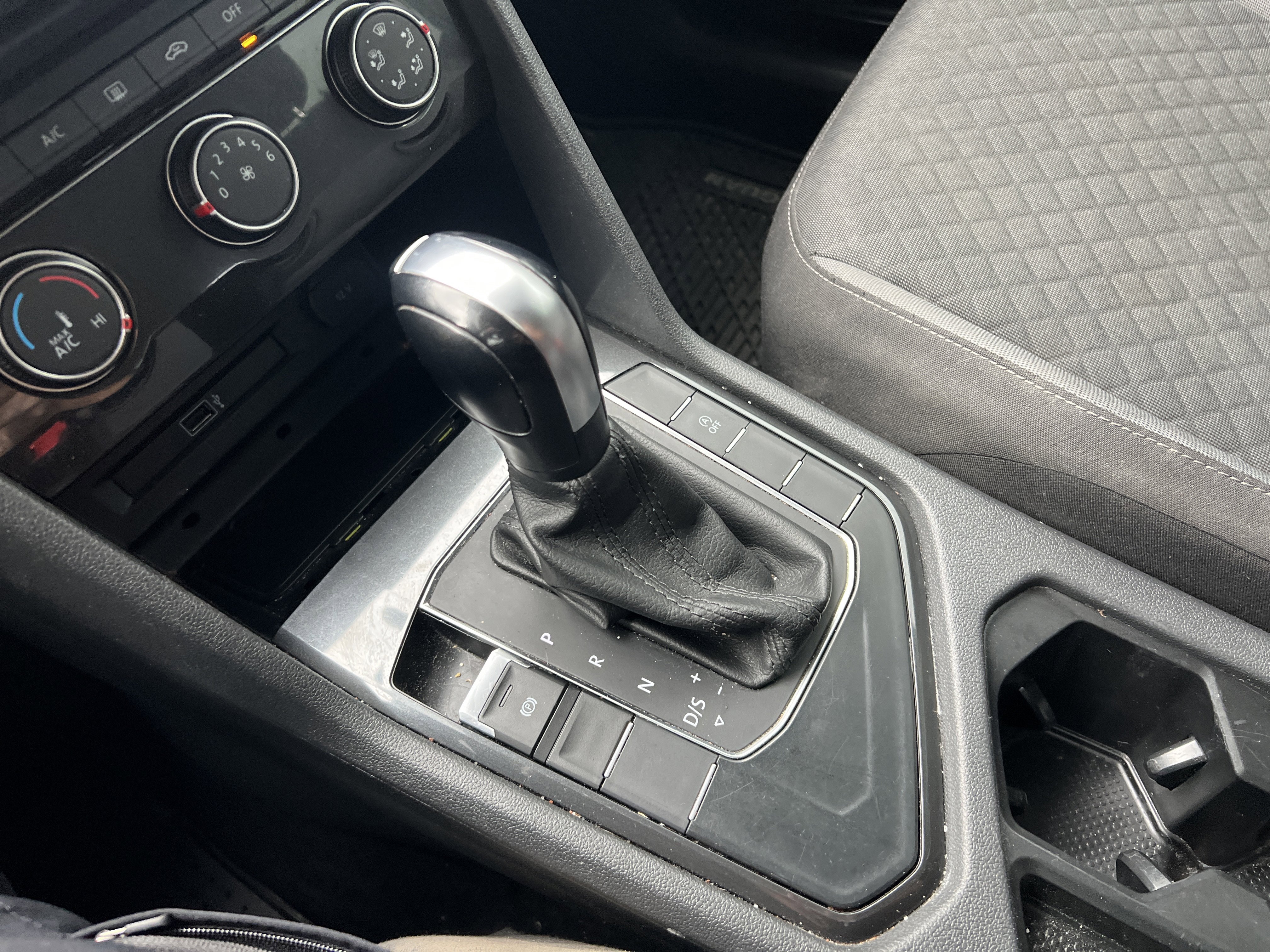 Used 2018 Volkswagen Tiguan S FWD image 22