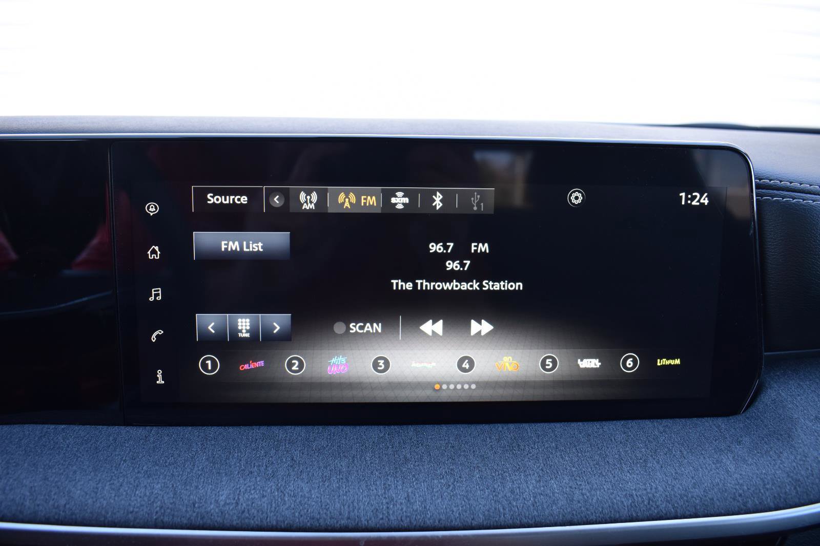 Certified 2025 Nissan Kicks SV image 22