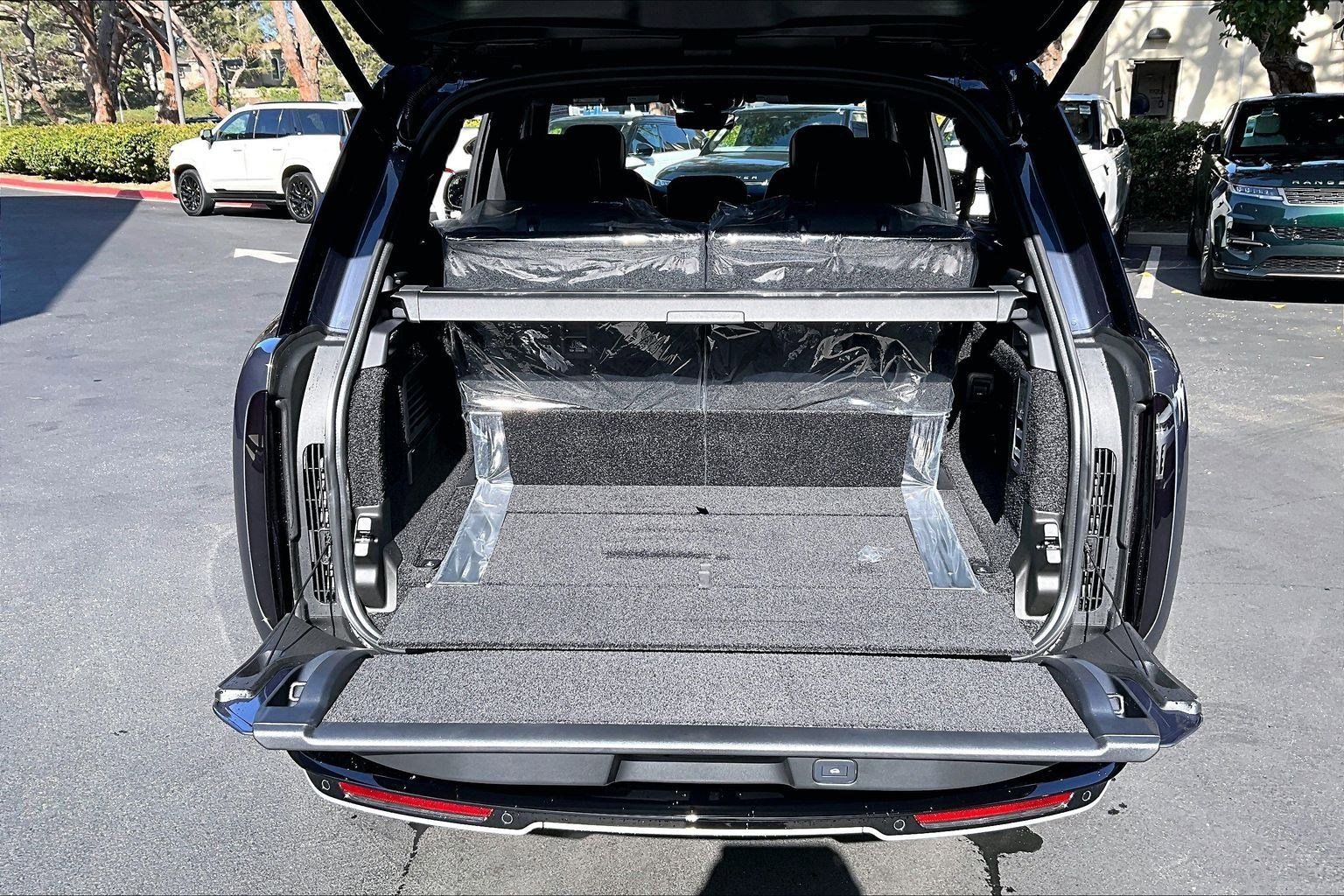 New 2026 Land Rover Range Rover Long Wheelbase SE image 12