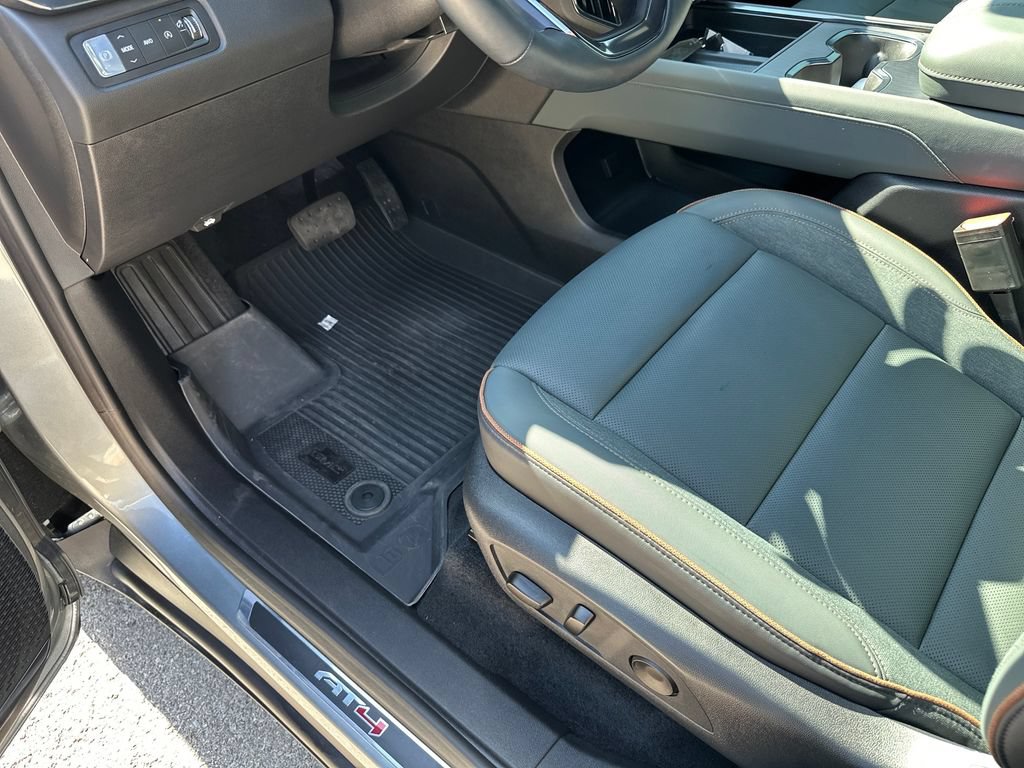 Used 2026 GMC Acadia AT4 w/ Luxury Package AWD/4WD image 21