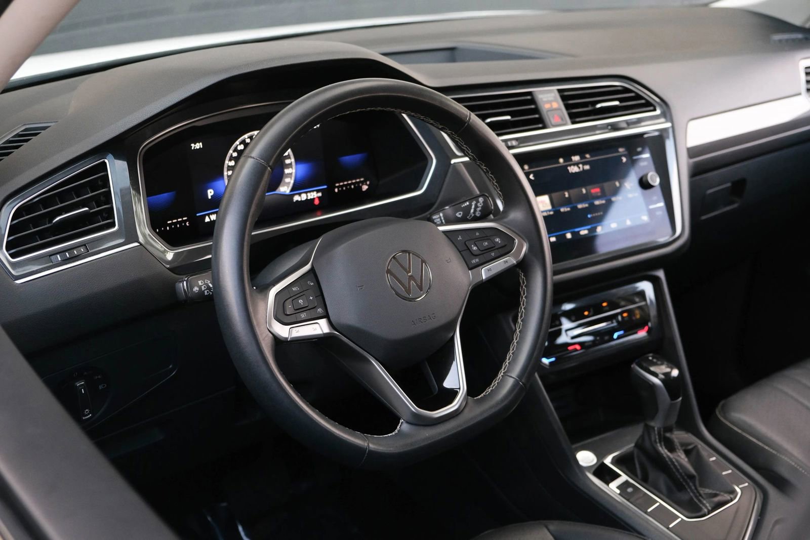 Used 2023 Volkswagen Tiguan SE FWD image 23