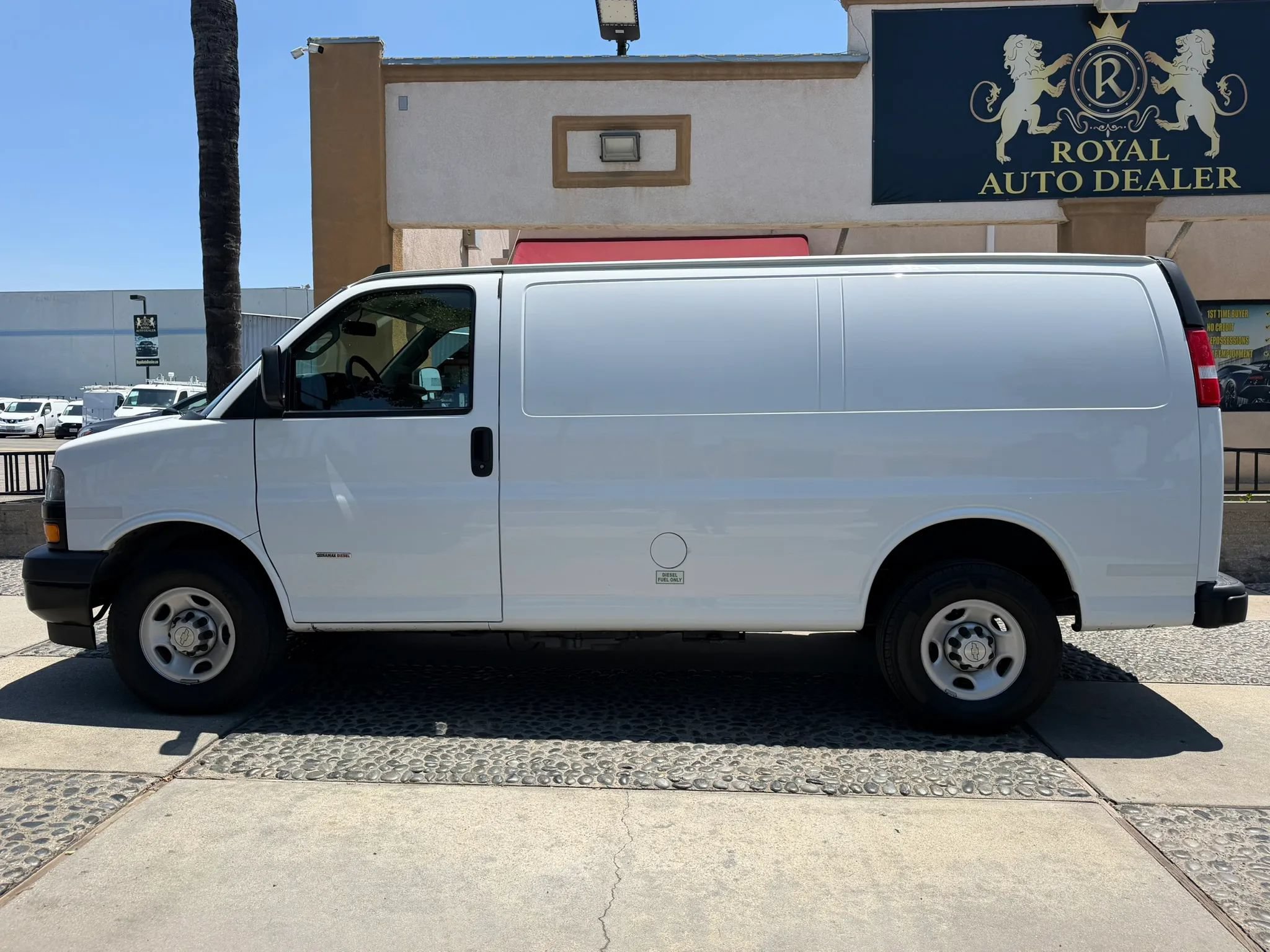 Used 2022 Chevrolet Express 2500 w/ Driver Convenience Package RWD image 8