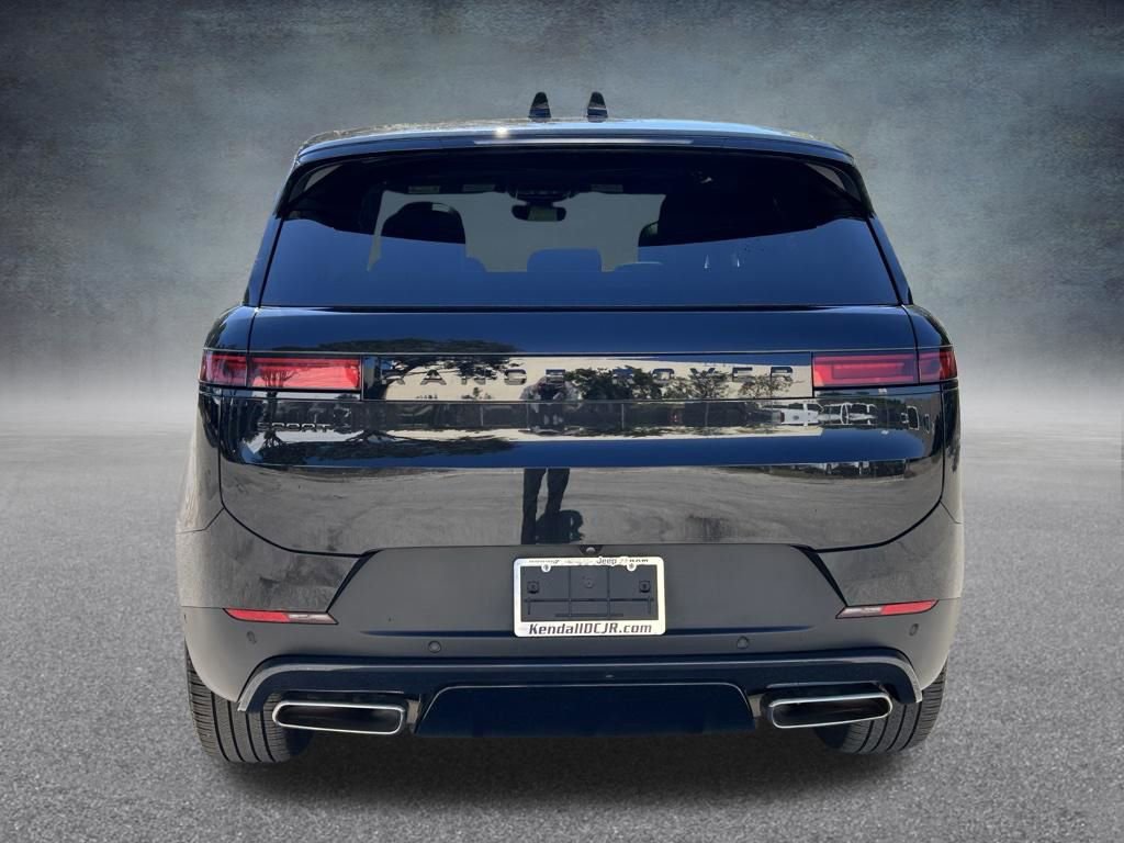 Used 2025 Land Rover Range Rover Sport SE image 7