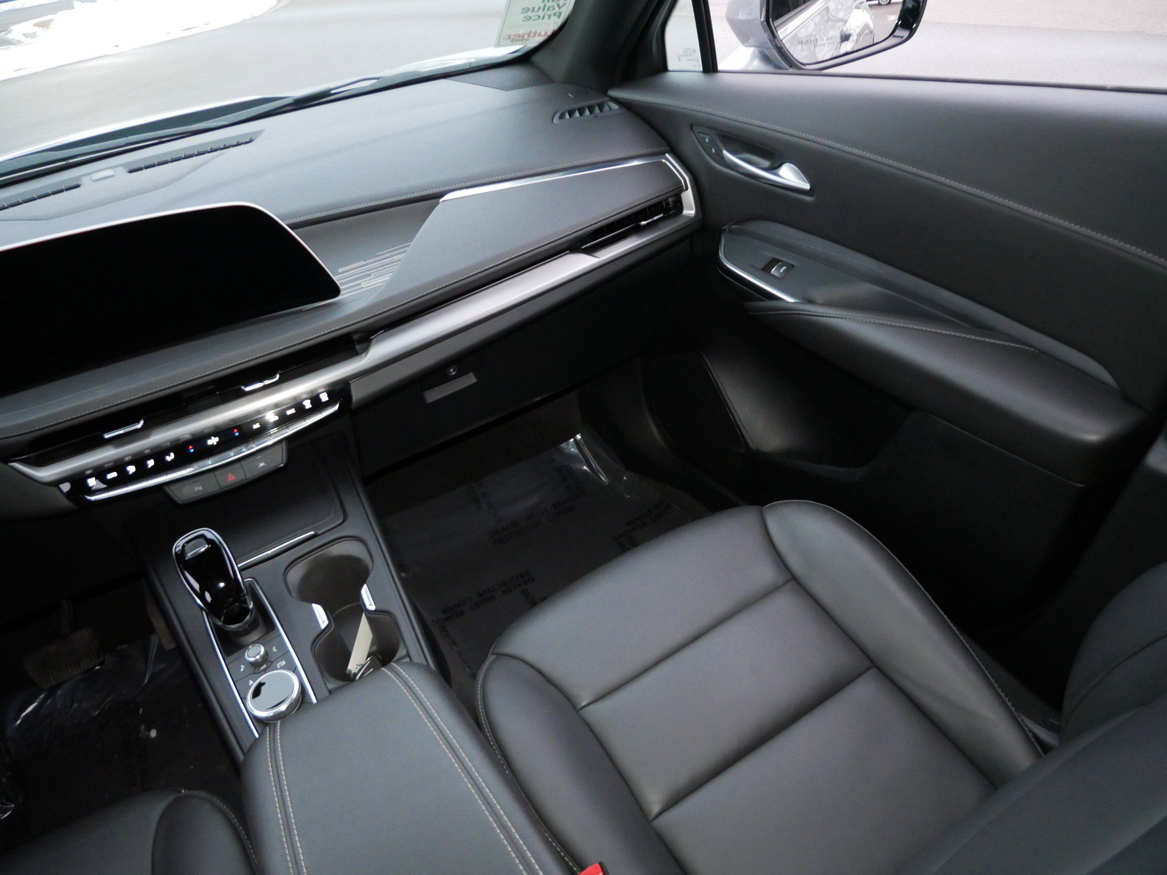 Used 2025 Cadillac XT4 Premium Luxury image 11