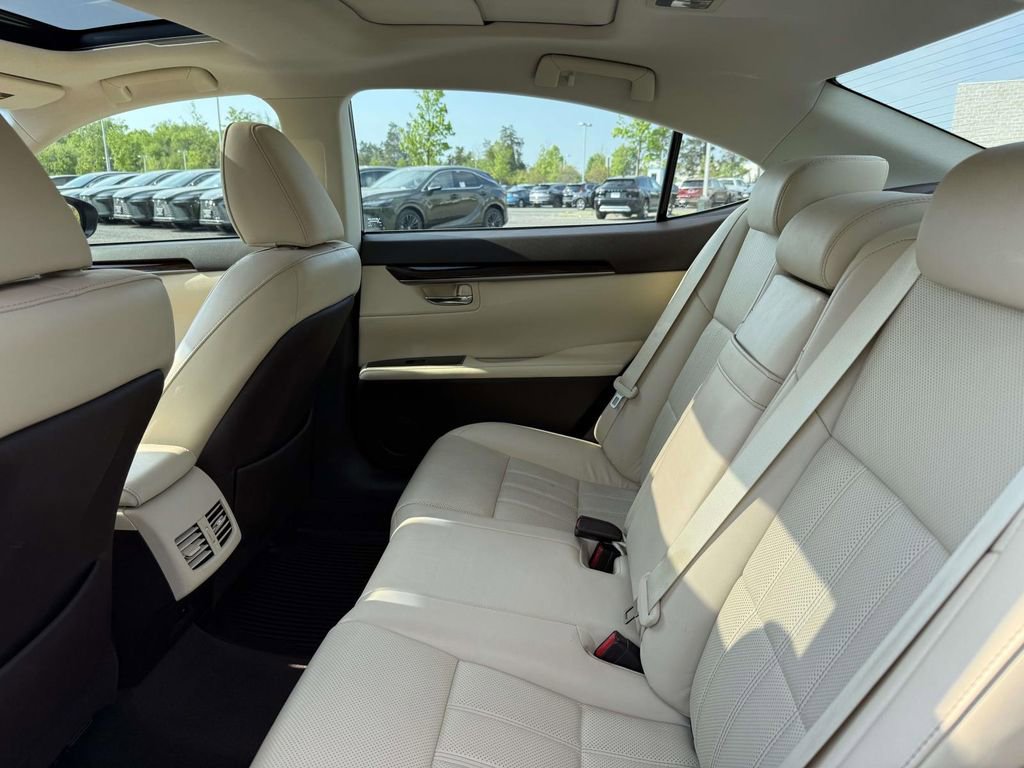 Used 2018 Lexus ES 350 w/ Luxury Package w/Wood Trim FWD image 17