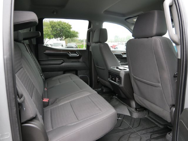 Used 2023 Chevrolet Silverado 1500 LT w/ Z71 Off-Road Package AWD/4WD image 16