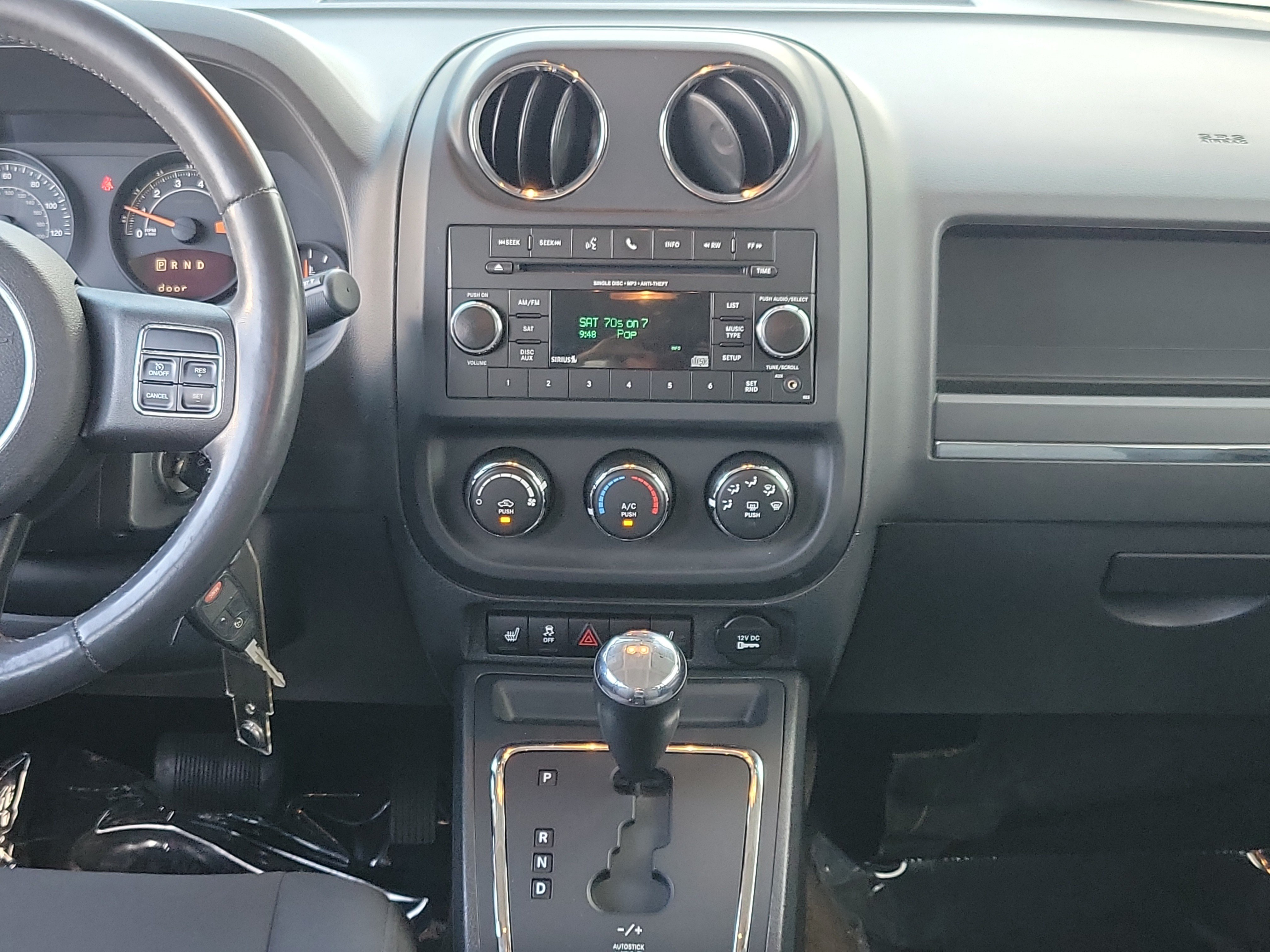 Used 2014 Jeep Patriot Latitude w/ All Weather Capability Group AWD/4WD image 28