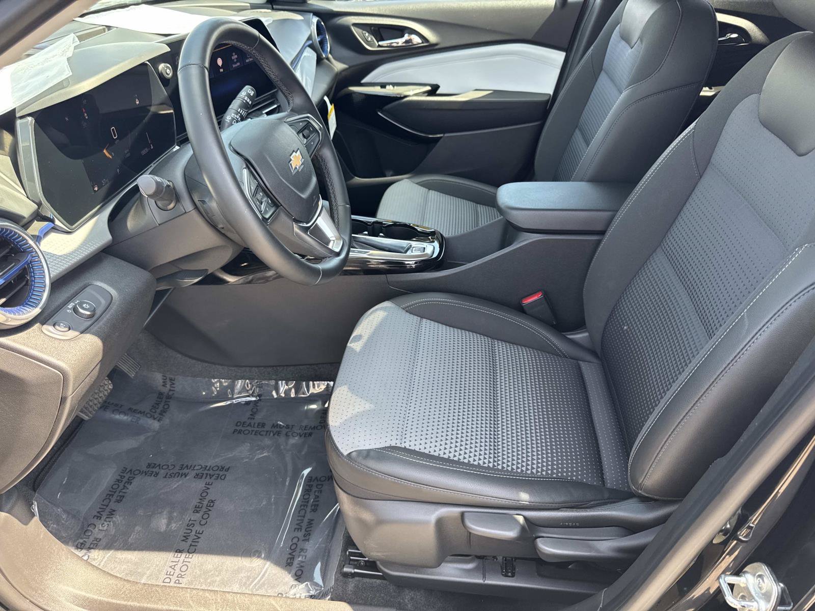 Used 2024 Chevrolet Trax LT w/ LT Convenience Package FWD image 24
